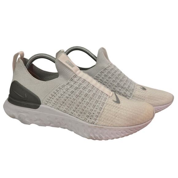 Nike Women's React Phantom Run Flyknit 2 Sneakers Size 11 - Picture 1 of 8